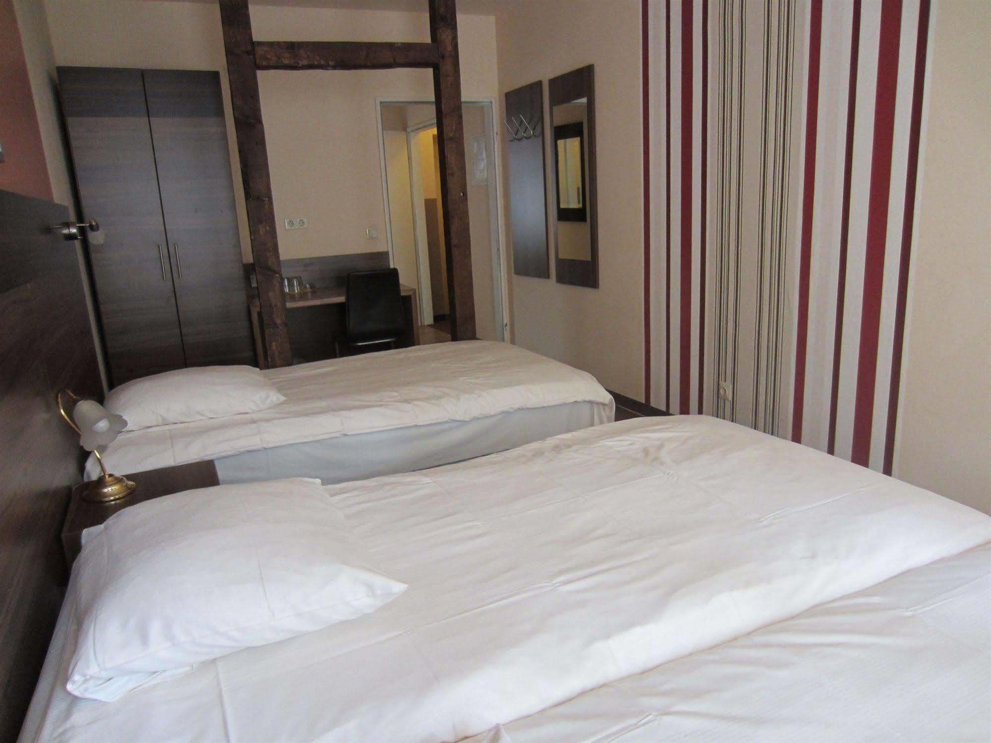 Altduesseldorf Hotel Quarto foto